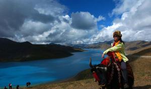 Yamzho Yumco Holy Lake